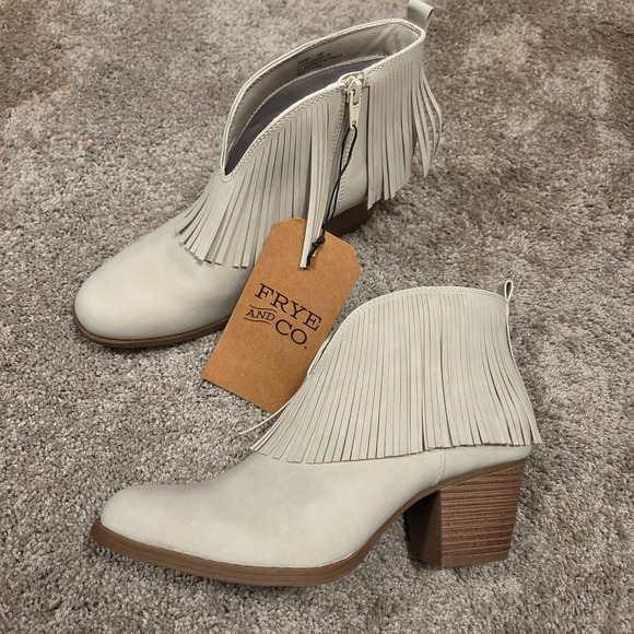 Frye & co Shoes - Frye & Co Demmy Fringe Ankle Boots Women's 10 Cream Western Boho Block Heel Zip